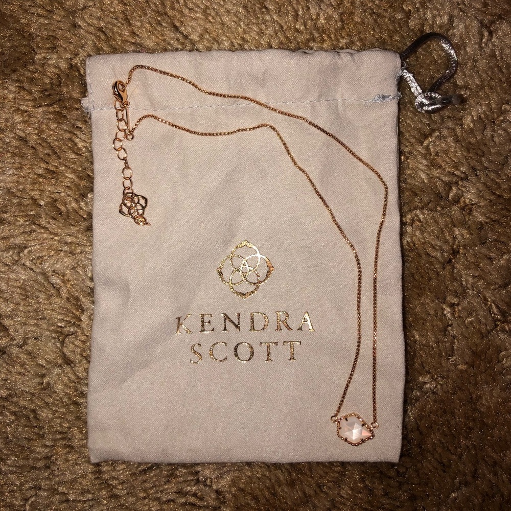 KENDRA SCOTT PENDANT NECKLACE